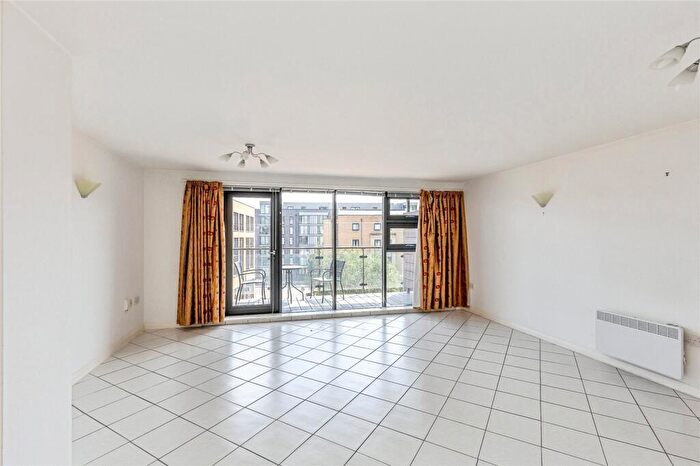 2 Bedroom Flat For Sale In Deanery Road, Bristol, BS1