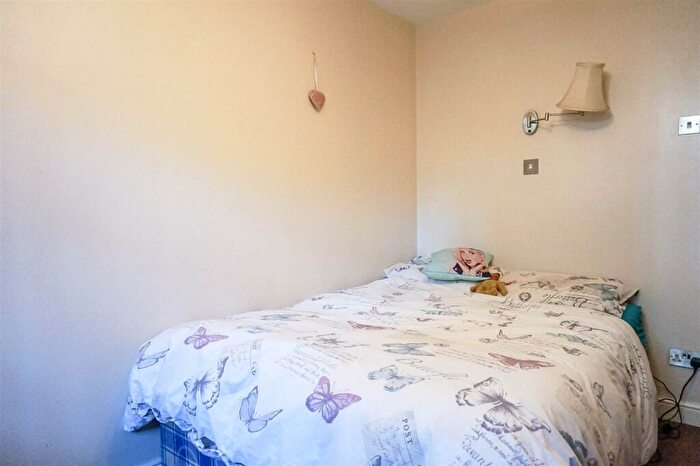 2 Bedroom Flat To Rent In Broomfield Cres, Leeds, LS6