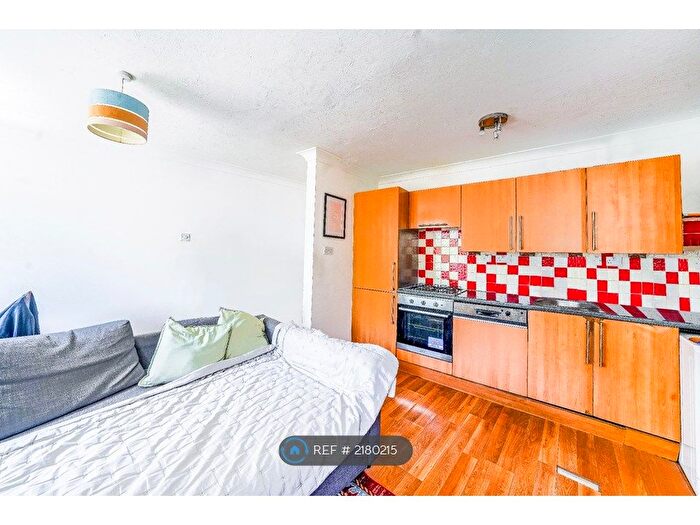 2 Bedroom Flat To Rent In Deptford High Street, London, SE8