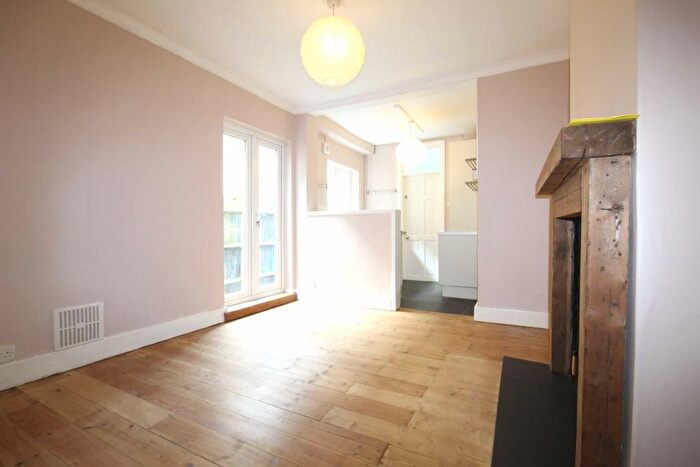 2 Bedroom Flat To Rent In Osterley Park View Road, Hanwell, W7