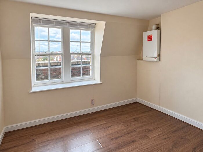 1 Bedroom Flat To Rent In High Street, Thornton Heath, CR7