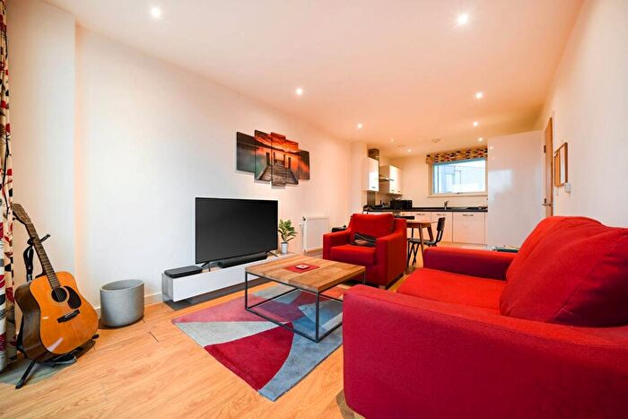 1 Bedroom Flat To Rent In Southampton Way, Camberwell, London, SE5