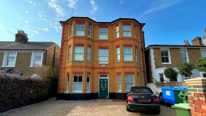 2 Bedroom Apartment To Rent In Weybridge, KT13