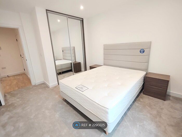 1 Bedroom Flat To Rent In Cedrus Avenue, Southall, UB1