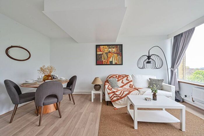 2 Bedroom Flat For Sale In Keswick Road, East Putney, London, SW15