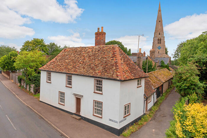 3 Bedroom Detached House For Sale In Stow Road, Spaldwick, Huntingdon, Cambridgeshire, PE28