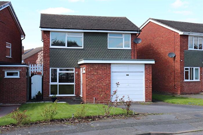 3 Bedroom Detached House For Sale In West Drive, Bonehill, Tamworth, B78