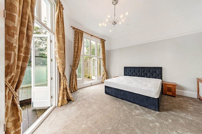 1 Bedroom Flat To Rent In Richmond Hill, Richmond, TW10