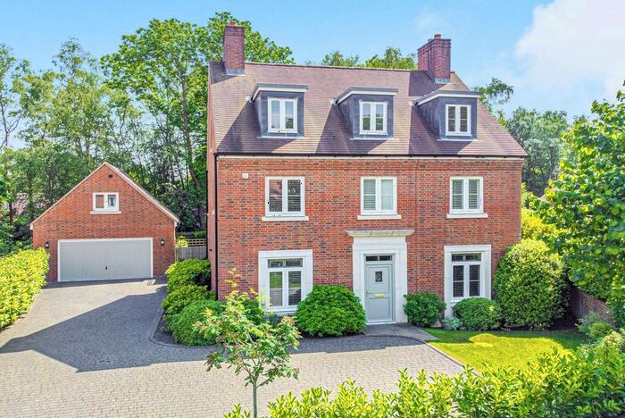 5 Bedroom Detached House For Sale In Brackenwood, Midhurst, GU29