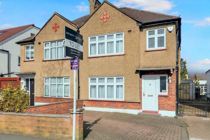 3 Bedroom Semi-Detached House To Rent In Regal Way, Harrow, HA3