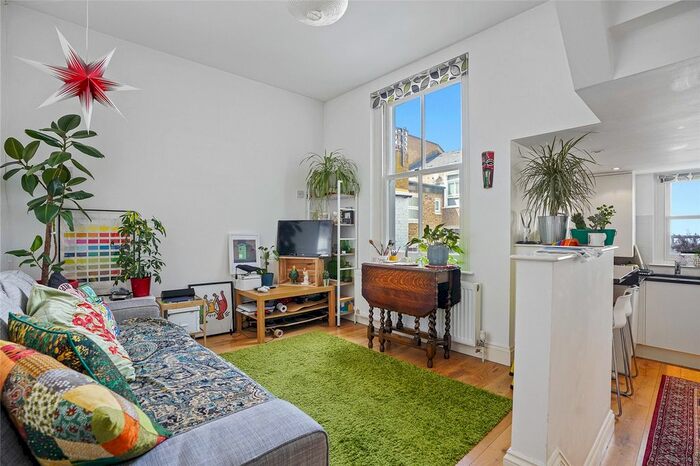 1 Bedroom Flat To Rent In Gayford Road, Shepherds Bush, London, W12