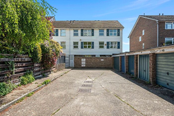 4 Bedroom End Of Terrace House For Sale In Berystede, Kingston Upon Thames, KT2