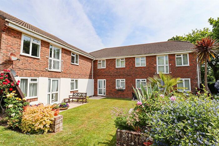 2 Bedroom Flat For Sale In Osbern Close, Bexhill-On-Sea, TN39