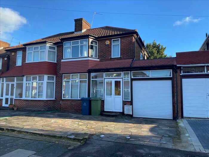 3 Bedroom Semi-Detached House To Rent In Anmersh Grove, Stanmore, HA7