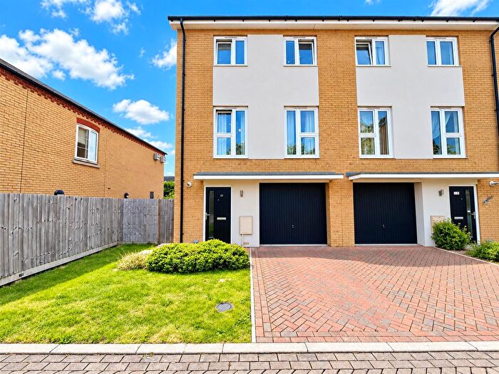 4 Bedroom Town House For Sale In Bentley Grove, Peterborough, PE3
