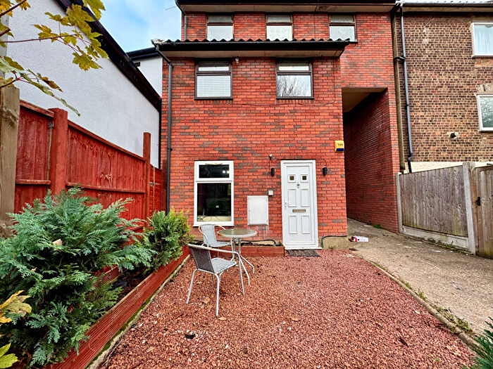 1 Bedroom Flat To Rent In Upper Bridge Road, Chelmsford, Essex, CM2