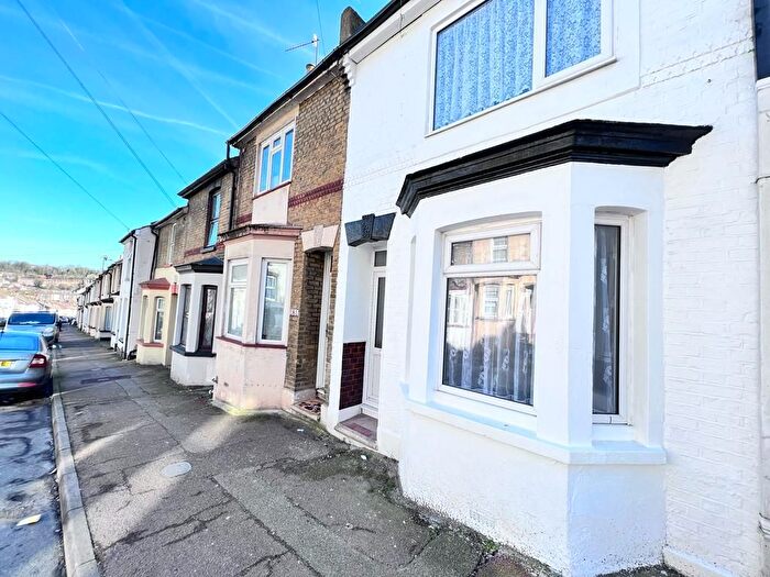 2 Bedroom Terraced House To Rent In Castle Road, Chatham, ME4