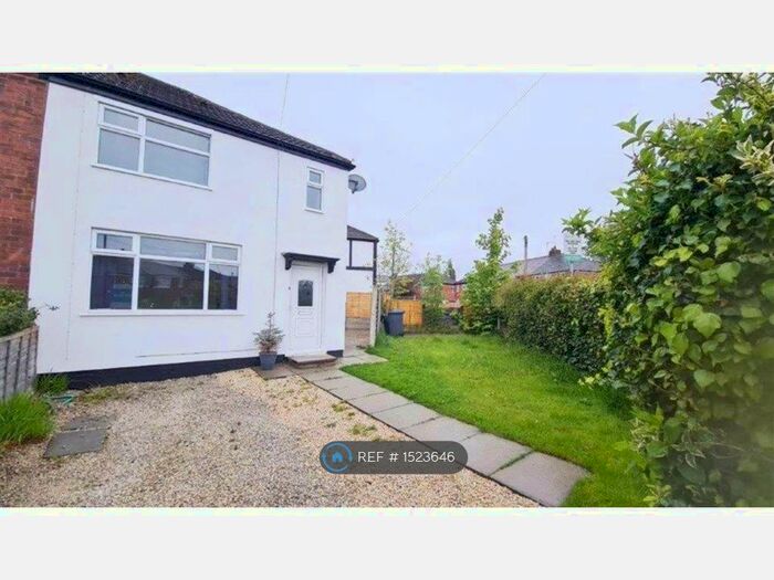 3 Bedroom Semi-Detached House To Rent In Lyme Grove, Droylsden, Manchester, M43