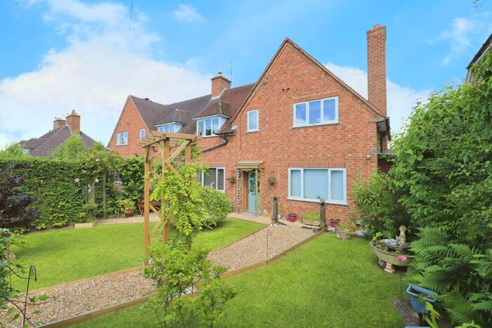 4 Bedroom Semi-detached House For Sale In New Road, Far Forest, Kidderminster, DY14