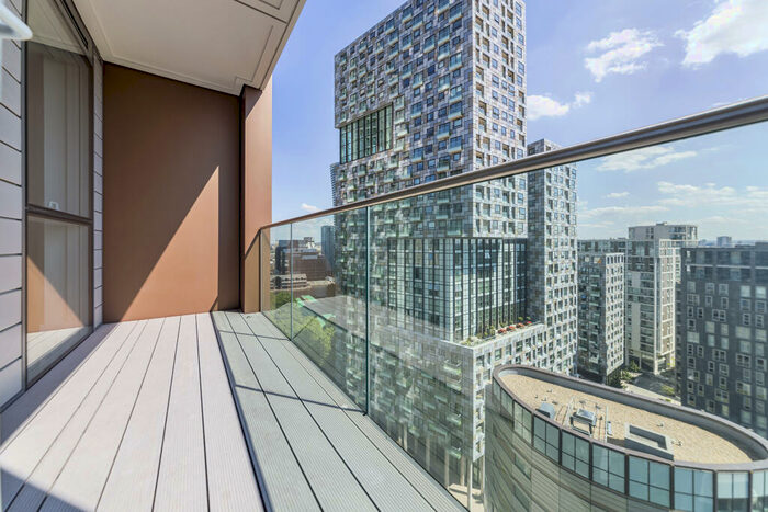 2 Bedroom Apartment To Rent In Harbour Way, London, E14