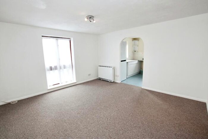 3 Bedroom Flat To Rent In Loughman Close, Kingswood, Bristol, BS15