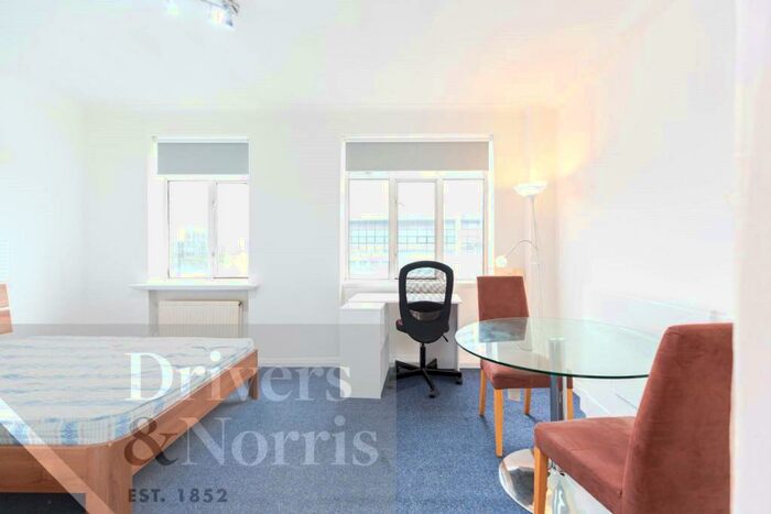 Apartment To Rent In Warren Court, Euston, London, NW1