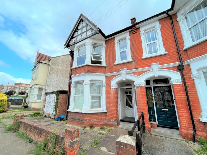 2 Bedroom Flat To Rent In Elm Road, Leigh-On-Sea, SS9