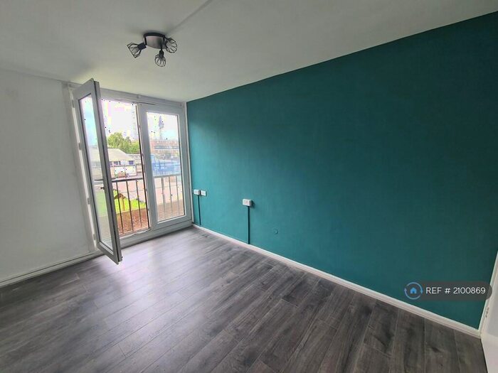 Studio To Rent In Peckham, London, SE15
