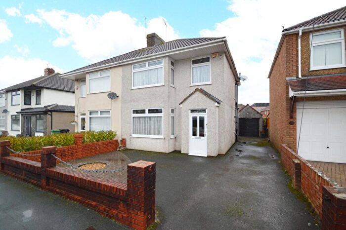 3 Bedroom Semi Detached House For Sale In Kings Walk, Bristol, BS13