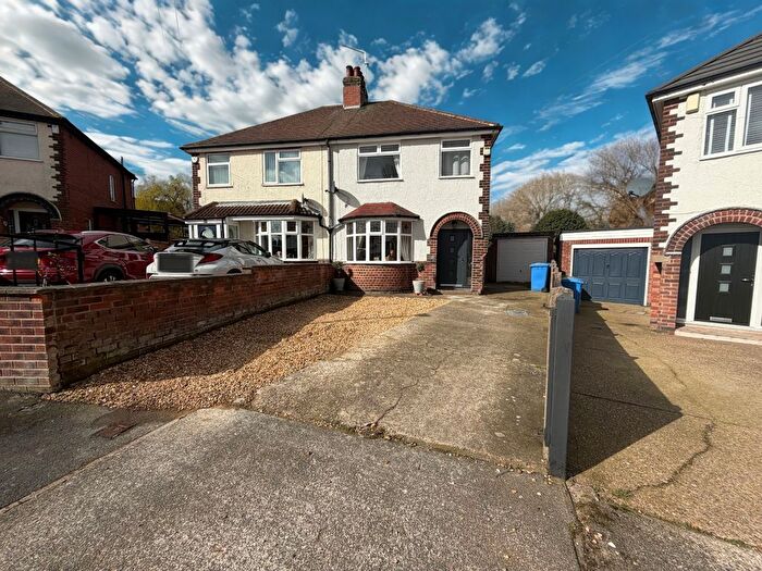 3 Bedroom Semi Detached House For Sale In Beaumont Avenue, Mansfield, Nottinghamshire, NG18