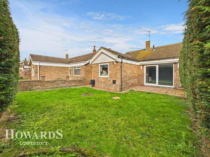 2 Bedroom Detached Bungalow For Sale In Cranesbill Road, Lowestoft, NR33