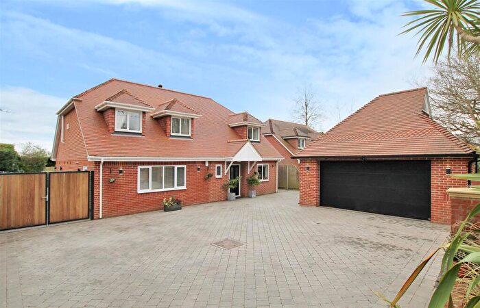 5 Bedroom Detached House For Sale In Lee Ground, Fareham, PO15