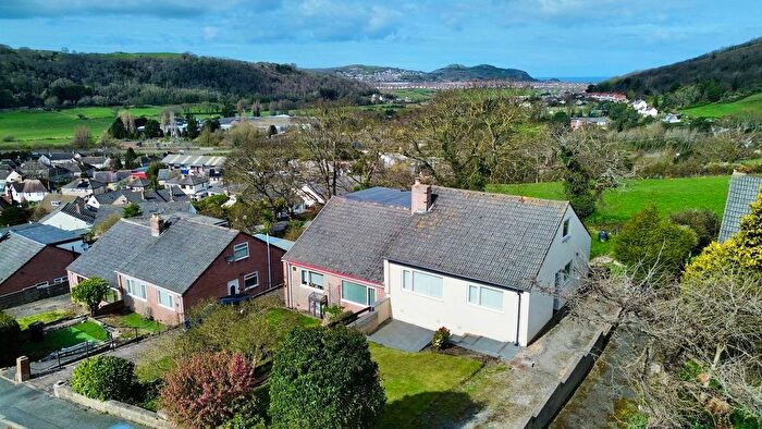 2 Bedroom Semi-Detached Bungalow For Sale In Bevan Avenue, Mochdre, LL28