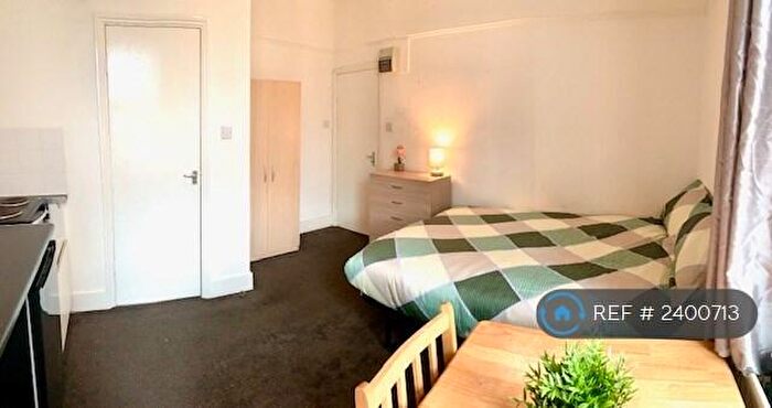 Studio To Rent In Green Lanes, London, N13