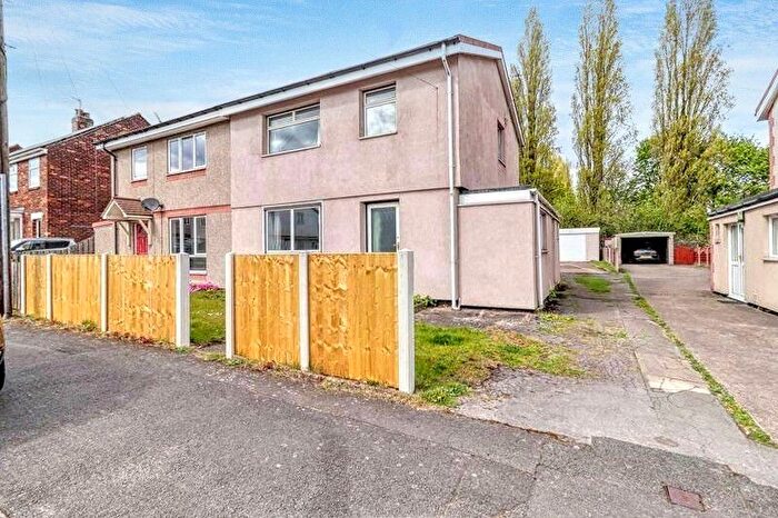 3 Bedroom Semi-Detached House For Sale In Hampton Road, Scunthorpe, DN16