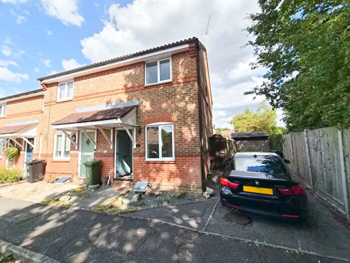 2 Bedroom End Of Terrace House For Sale In Maclaren Way, Wickford, SS12