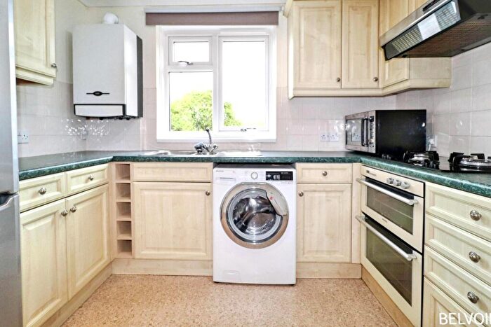 2 Bedroom Flat For Sale In Bryn Pinwydden, Pentwyn, Cardiff, CF23