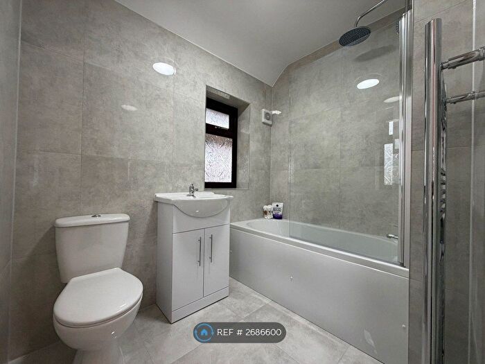 3 Bedroom Semi Detached House To Rent In Larkhill Close, Leeds, LS8