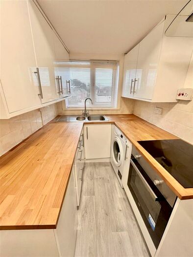 2 Bedroom Flat To Rent In Christchurch Road, Bournemouth, BH7