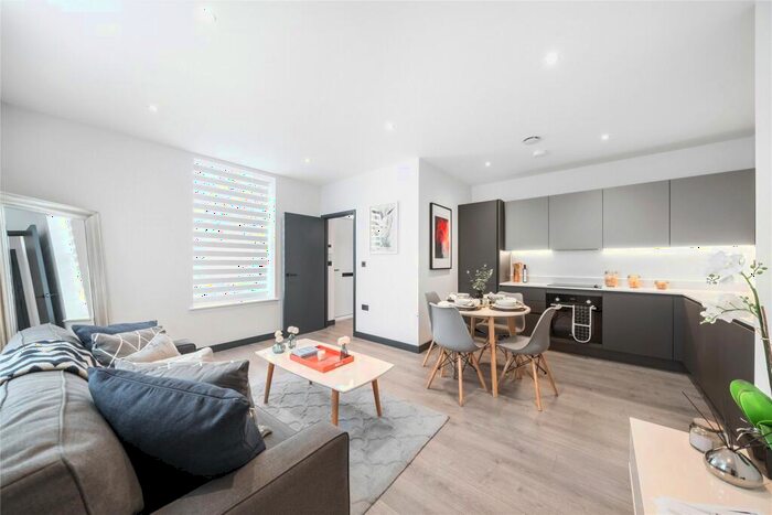 1 Bedroom Flat For Sale In Abbots Way, Chertsey, Surrey, KT16