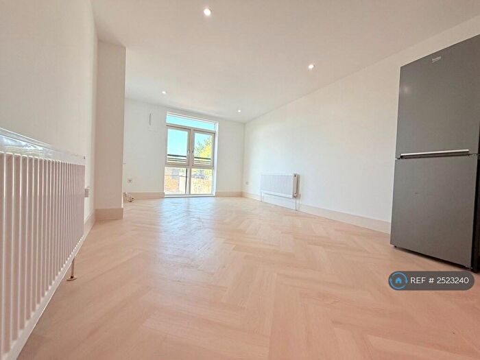 2 Bedroom Flat To Rent In Kilburn High Road, London, NW6