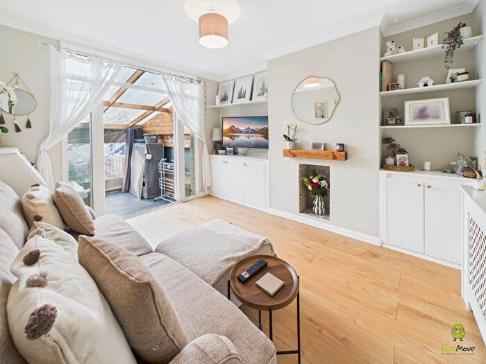 2 Bedroom Maisonette For Sale In Eversley Avenue, Bexleyheath, Kent, DA7