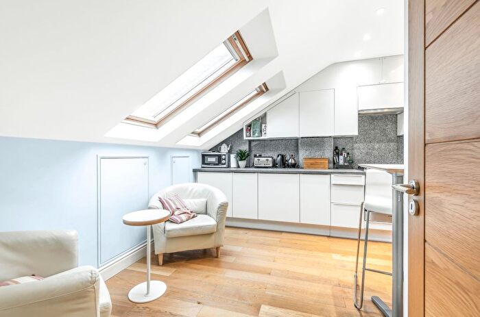 2 Bedroom Flat To Rent In The Mall, London, W5