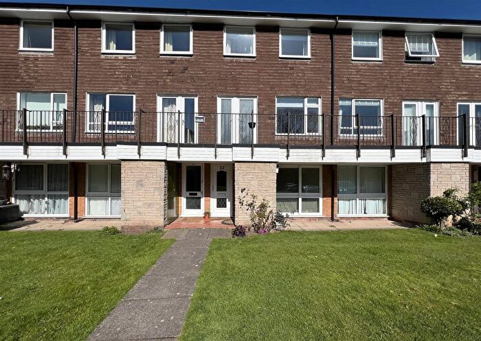 2 Bedroom Maisonette To Rent In Avon Drive, Moseley, Birmingham, B13