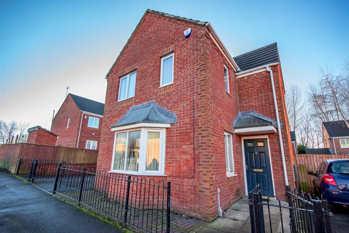 3 Bedroom Detached House To Rent In Johnson Street, Gateshead, Tyne And Wear, NE8