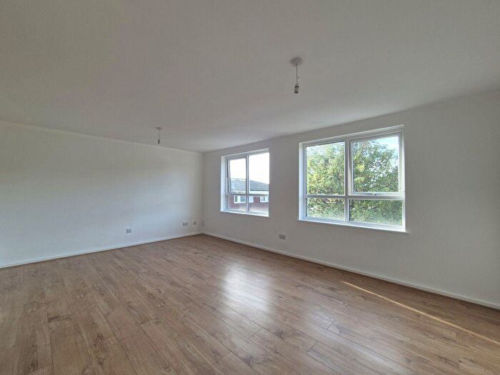 2 Bedroom Flat To Rent In Bundle Hill, Halesowen, B63