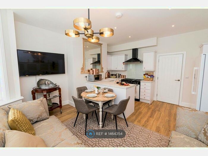 2 Bedroom Flat To Rent In Approach Road, Poole, BH14