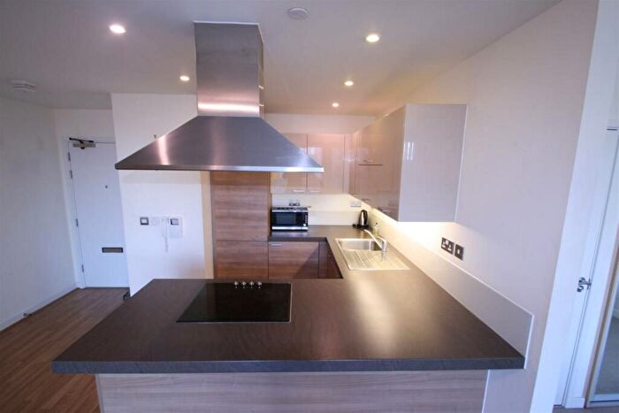 1 Bedroom Flat To Rent In Sky Apartments, Hackney, E9