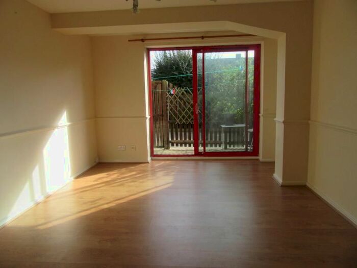 2 Bedroom Flat To Rent In Eleanor Way, Waltham Cross, EN8