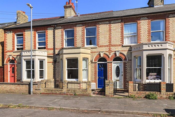 3 Bedroom Terraced House For Sale In Hemingford Road, Cambridge, CB1